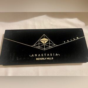 Anastasia Beverly Hills Prism Palette in Black and Gold